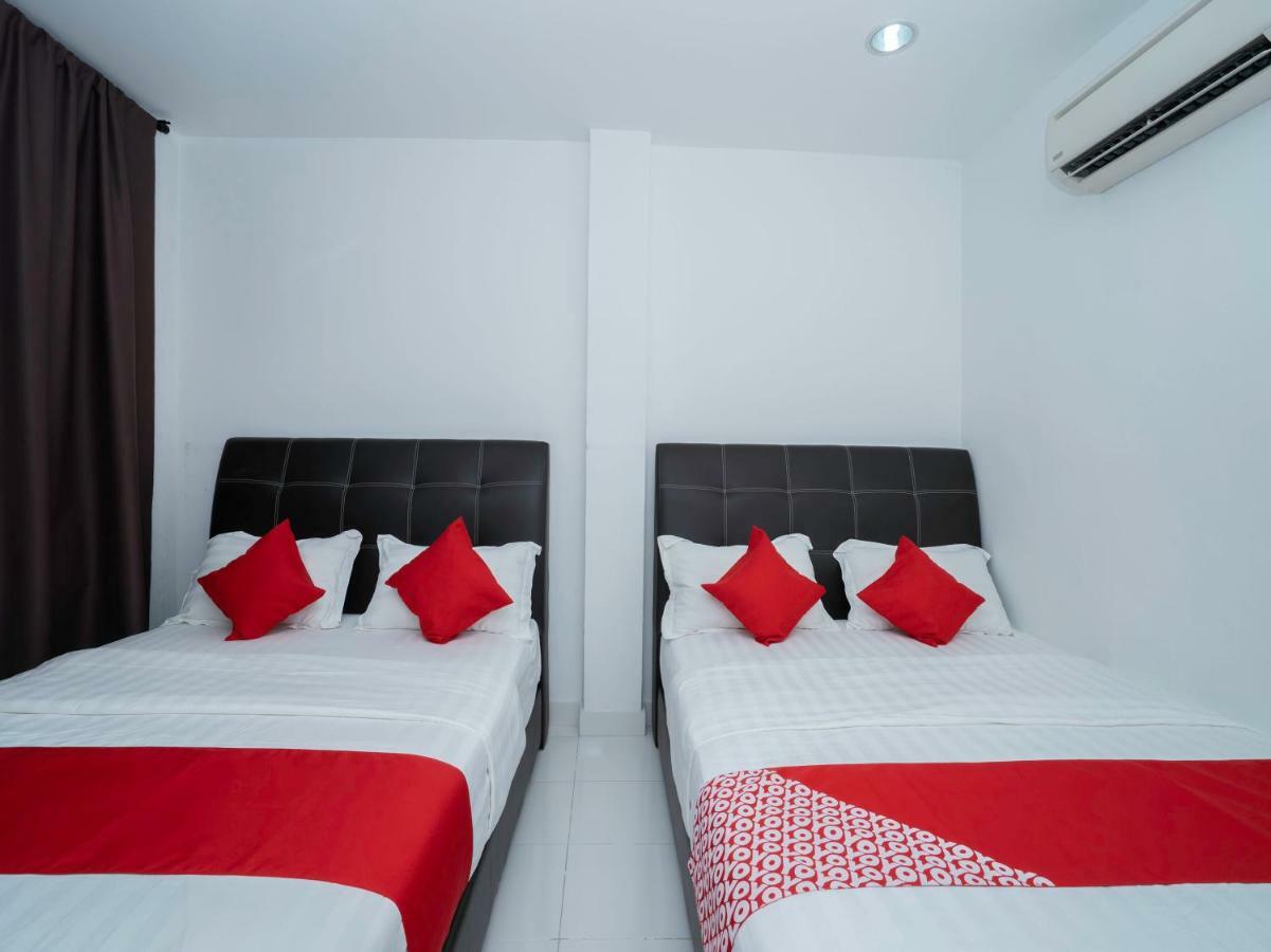 Oyo 988 Malawati Ria Hotel Kuala Selangor Exterior foto